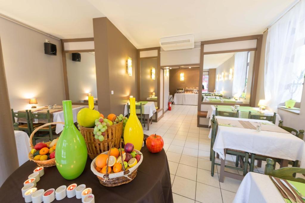 Hotel Le Miredames Castres  Exterior foto